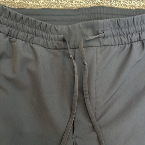Men’s Lululemon Joggers Black Medium - Picture 3 of 12